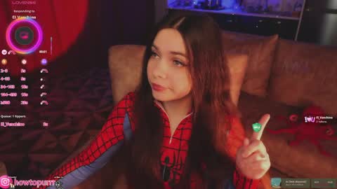 Mia online show from April 4, 5:10 pm