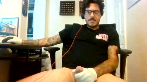 Snapshot of hoyosjay68 chatting on November 12, 1:00 pm Jay.....jayhoe878 SC online show from November 12, 1:00 pm