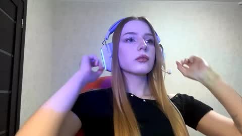Snapshot of hrxxccvex chatting on April 13, 7:52 pm Hikki online show from April 13, 7:52 pm