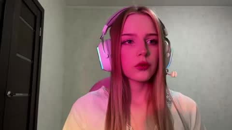 Snapshot of hrxxccvex chatting on June 4, 7:09 pm Hikki online show from June 4, 7:09 pm