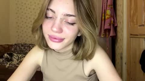 hsiuscherich online show from November 24, 10:04 am