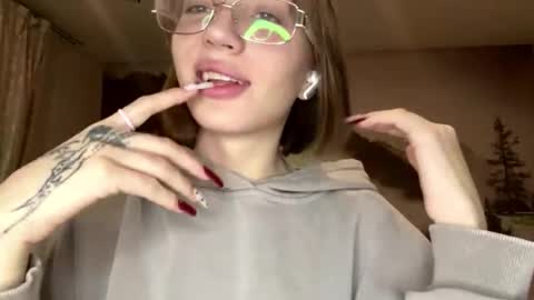 hsiuscherich online show from December 21, 2:24 pm