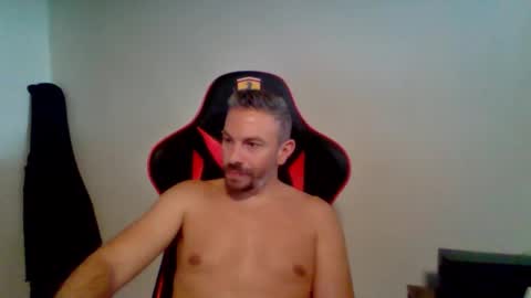 Snapshot of huge__cumshot chatting on October 5, 9:29 am huge__cumshot online show from October 5, 9:29 am
