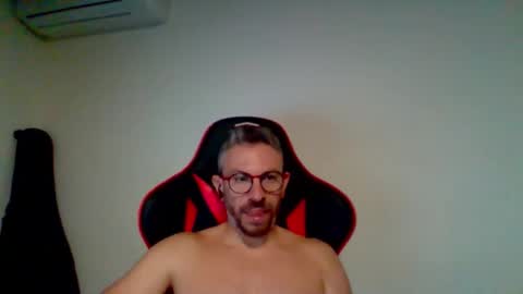 Snapshot of huge__cumshot chatting on October 28, 5:59 pm huge__cumshot online show from October 28, 5:59 pm