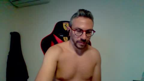 Snapshot of huge__cumshot chatting on October 31, 5:36 pm huge__cumshot online show from October 31, 5:36 pm