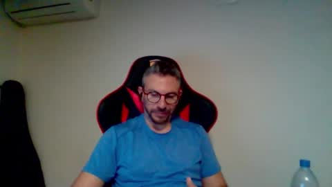 Snapshot of huge__cumshot chatting on February 17, 6:14 pm huge__cumshot online show from February 17, 6:14 pm