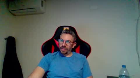 Snapshot of huge__cumshot chatting on February 24, 6:06 pm huge__cumshot online show from February 24, 6:06 pm