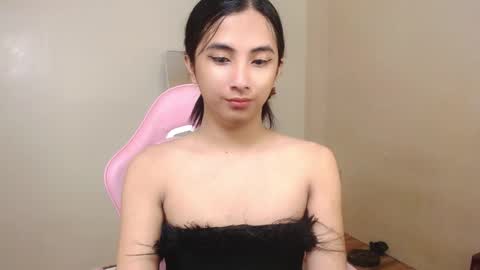 Snapshot of hugeasiancockandrea chatting on December 31, 12:32 am drea  online show from December 31, 12:32 am