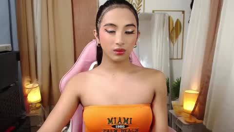 Snapshot of hugeasiancockandrea chatting on March 1, 7:26 pm drea  online show from March 1, 7:26 pm