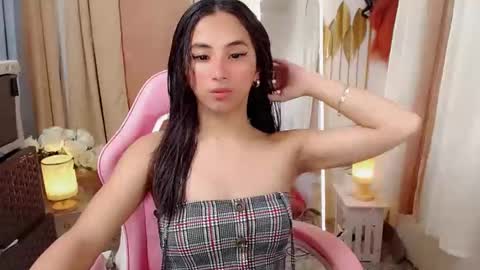 Snapshot of hugeasiancockandrea chatting on March 5, 4:34 am drea  online show from March 5, 4:34 am