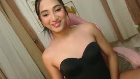 Snapshot of hugeasiancockandrea chatting on October 2, 2:35 pm drea  online show from October 2, 2:35 pm