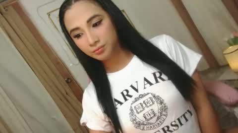 Snapshot of hugeasiancockandrea chatting on October 5, 5:22 pm drea  online show from October 5, 5:22 pm