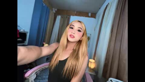 Snapshot of hugeasiancockandrea chatting on October 8, 10:18 pm drea  online show from October 8, 10:18 pm