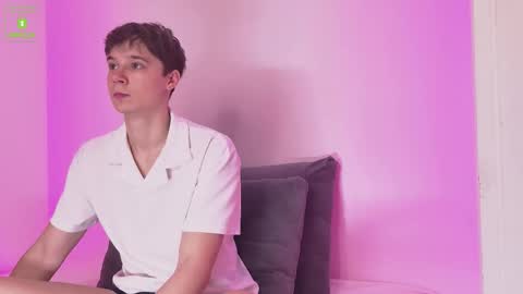 Snapshot of hugebangins_ chatting on October 3, 10:12 am ANTHONY online show from October 3, 10:12 am