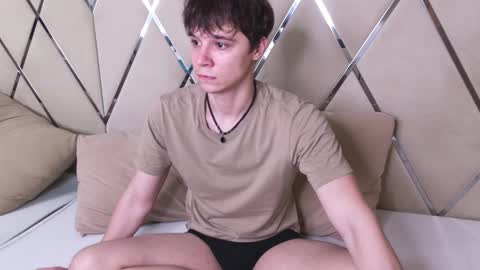 Snapshot of hugebangins_ chatting on October 26, 4:40 am ANTHONY online show from October 26, 4:40 am