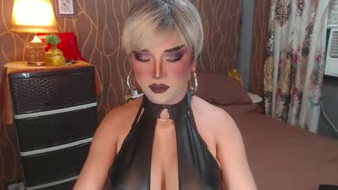 Snapshot of hugecockchristine chatting on January 17, 10:09 am Christine online show from January 17, 10:09 am