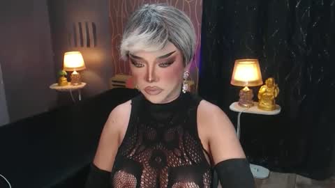 Snapshot of hugecockchristine chatting on March 12, 7:58 am Christine online show from March 12, 7:58 am