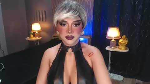 Snapshot of hugecockchristine chatting on March 12, 8:04 pm Christine online show from March 12, 8:04 pm