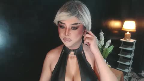 Snapshot of hugecockchristine chatting on May 18, 4:57 pm Christine online show from May 18, 4:57 pm