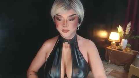 Snapshot of hugecockchristine chatting on May 24, 1:49 pm Christine online show from May 24, 1:49 pm