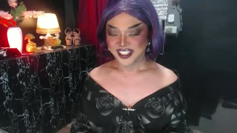 Snapshot of hugecockchristine chatting on June 13, 5:38 am Christine online show from June 13, 5:38 am