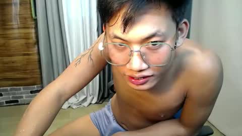 hugecockjames09 online show from October 5, 8:23 am