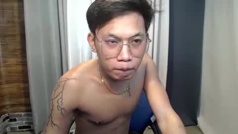 hugecockjames09 online show from October 13, 6:35 am
