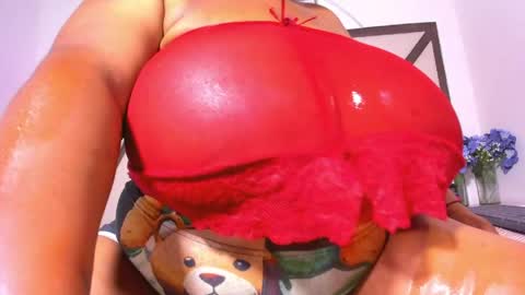 Snapshot of hugexboobs69 chatting on May 7, 8:25 pm Osita online show from May 7, 8:25 pm