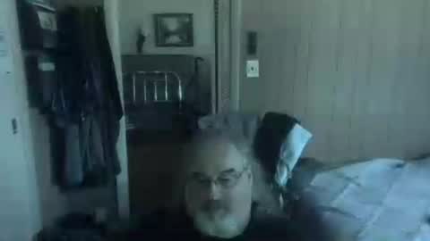 Snapshot of huggybear566 chatting on July 13, 3:48 pm lonely huggy bear online show from July 13, 3:48 pm