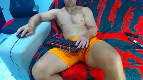 Snapshot of hugo_19cm chatting on June 24, 5:50 am hugo19cm online show from June 24, 5:50 am