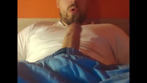 hugothewood1001 online show from December 1, 8:31 pm