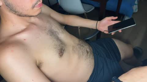 Snapshot of hugovanegasrv chatting on August 6, 7:21 am morbosoxxx online show from August 6, 7:21 am