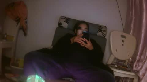 hujiajia520321431 online show from February 1, 12:04 pm