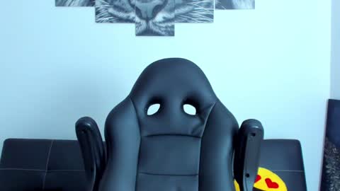 Snapshot of humber_eli chatting on December 2, 11:56 am Eli online show from December 2, 11:56 am