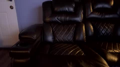 humbertoramirez1869 online show from April 13, 4:40 am