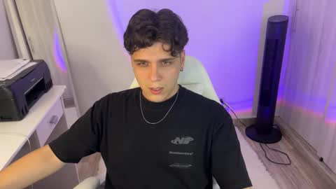 Snapshot of hun_damer chatting on November 12, 4:35 am hun_damer online show from November 12, 4:35 am