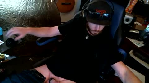 Snapshot of hungginger4u chatting on January 4, 10:13 pm HungGinger4U online show from January 4, 10:13 pm