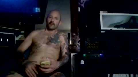 Snapshot of hungherowithoutacape chatting on June 23, 6:33 am hungherowithoutacape online show from June 23, 6:33 am
