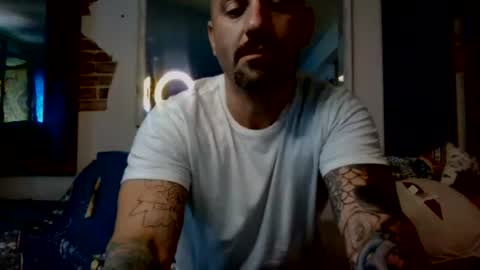 Snapshot of hungherowithoutacape chatting on July 1, 8:19 pm hungherowithoutacape online show from July 1, 8:19 pm