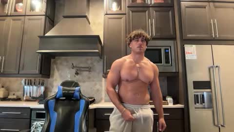 Snapshot of hungkingg22 chatting on June 10, 3:33 pm hungkingg22 online show from June 10, 3:33 pm