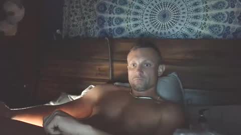 hunglikeray2286 online show from June 4, 9:37 am