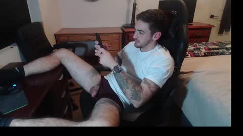 hungmtnman2256 online show from February 25, 5:06 am