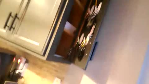 hungryluver online show from February 7, 1:15 am