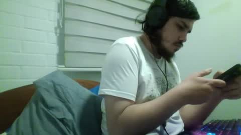 Snapshot of hungweeb chatting on August 4, 2:37 am Rod online show from August 4, 2:37 am