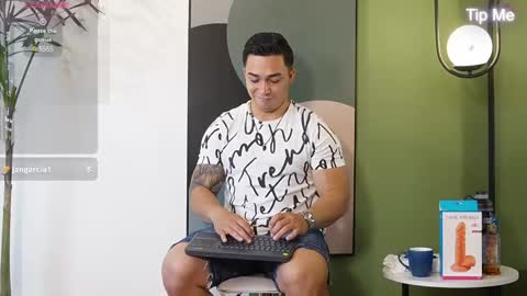 hunk_ryan online show from February 13, 12:21 pm