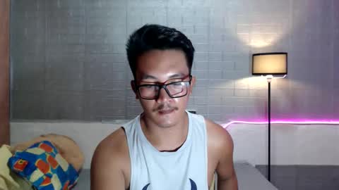 hunkylloyd online show from April 29, 3:21 am