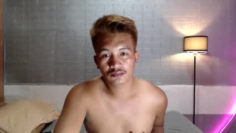 Snapshot of hunkylloyd chatting on June 1, 3:30 am hunkylloyd online show from June 1, 3:30 am