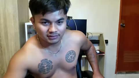 Snapshot of hunkyzeus chatting on April 24, 5:04 pm hunkyzeus online show from April 24, 5:04 pm