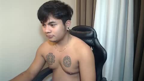Snapshot of hunkyzeus chatting on May 18, 3:51 pm hunkyzeus online show from May 18, 3:51 pm