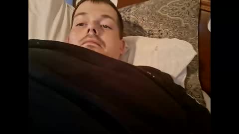 Snapshot of huntdog1221 chatting on May 29, 12:08 am huntdog1221 online show from May 29, 12:08 am